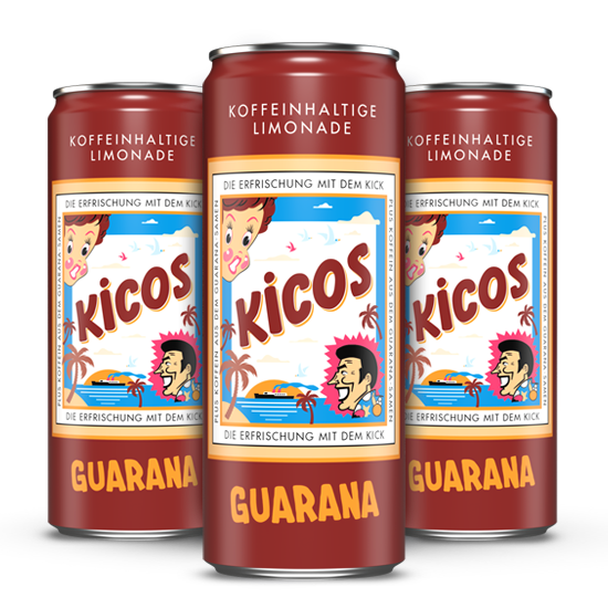 Kicos Guarana macht nicht nur wach, sondern schmeckt auch noch richtig gut. Drei braunrote Dosen Kicos Guarana stehen nebeneinander.